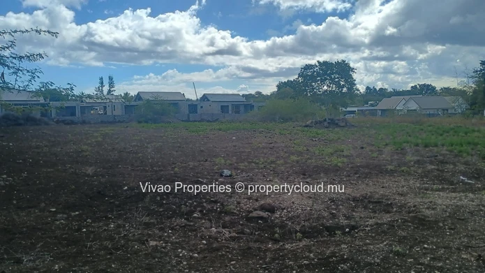 Residential land of 3083m2 for sale in a secure subdivision in Tamarin, with mountain views. Price Rs.