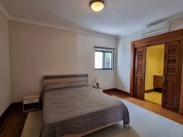 6 Bedroom Villa
