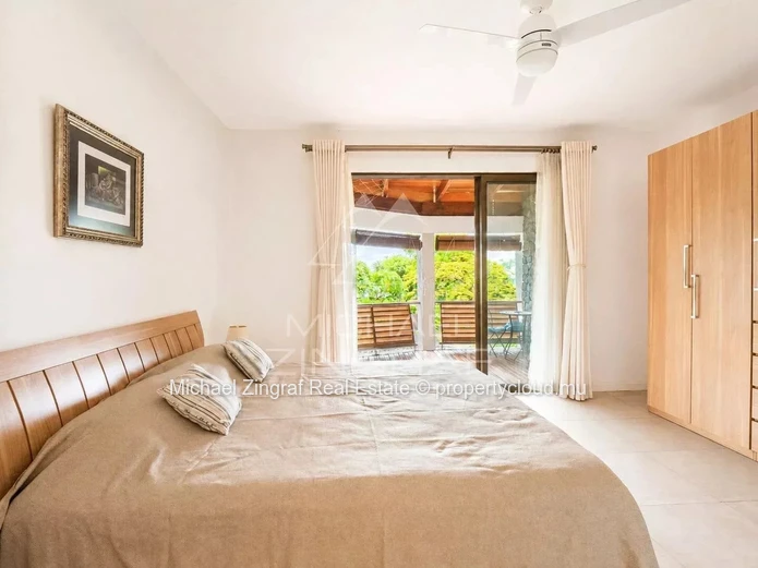 Élégant duplex meublé de 3 chambres en suite avec jardin – Rivière Noire