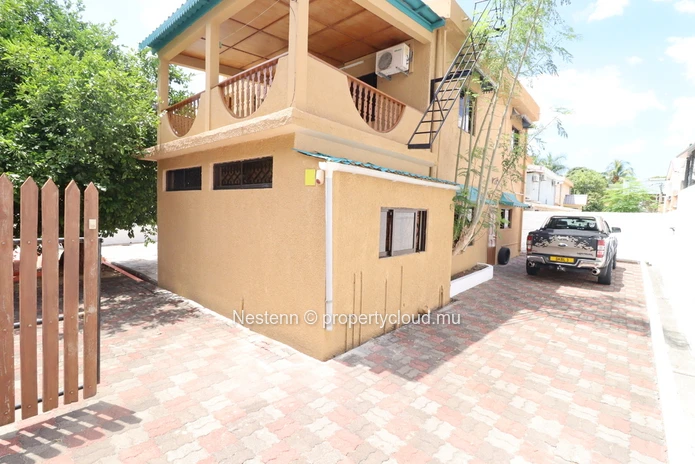 Maison à rénover proche de la plage avec fort potentiel d'investissement locatif.