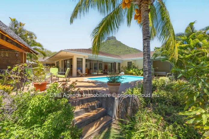 TAMARIN - Spacious villa with mountain views - 3 Bedrooms