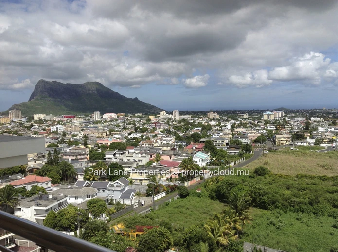 Upmarket Penthouse in Quatre Bornes