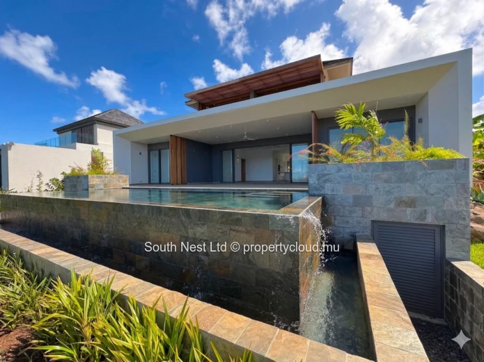 Luxury villa with access to a 5-star lifestyle in Valriche
