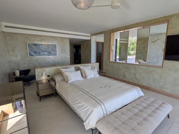 5 Bedroom Villa