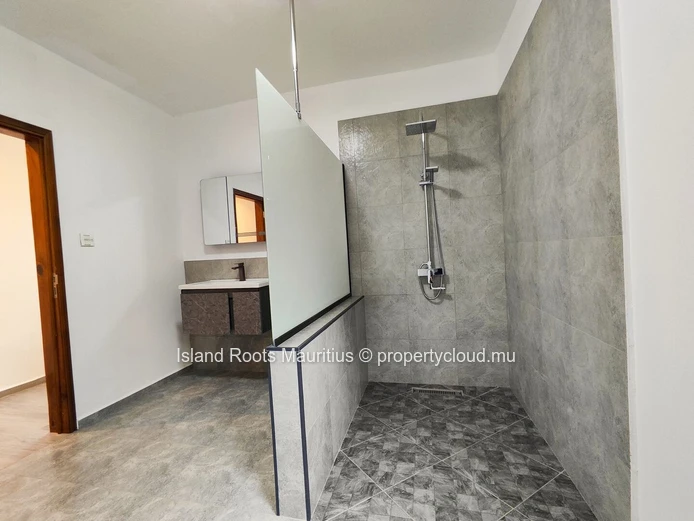 Appartement non meublé à louer à Grand Gaube.
