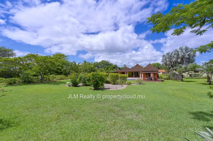 À Vendre – Somptueuse Villa dans un Domaine Golfique Sécurisé à Tamarin, Île Maurice
