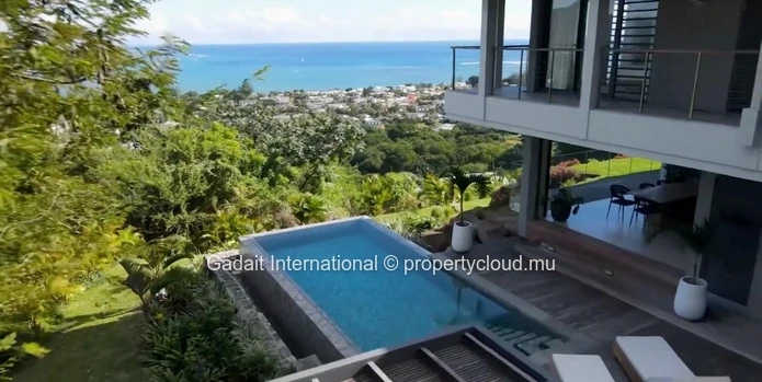Villa contemporaine avec vue panoramique sur le lagon à Rivière Noire