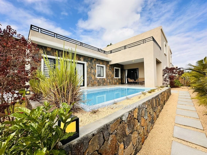 Contemporary Villa In A Peaceful Setting