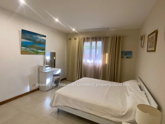 Pereybere: 171 m² apartment, 3 bedrooms, two terraces and shared pool