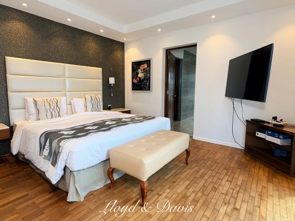 4 Bedroom Villa