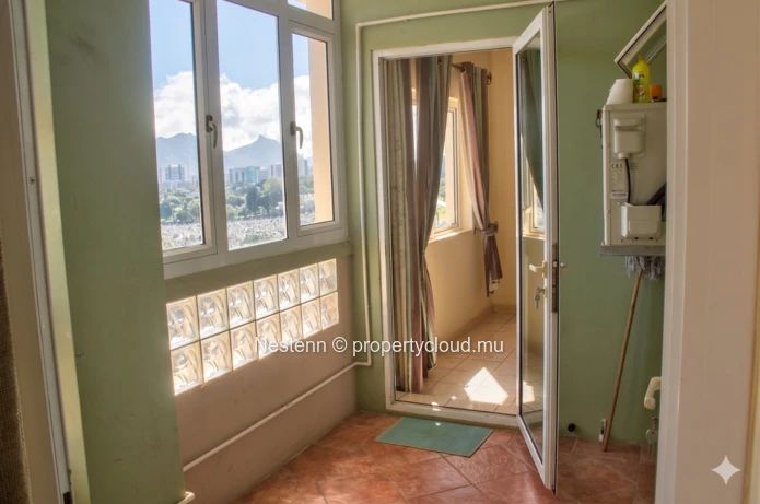 Spacious 3-bedroom apartment with mountain view