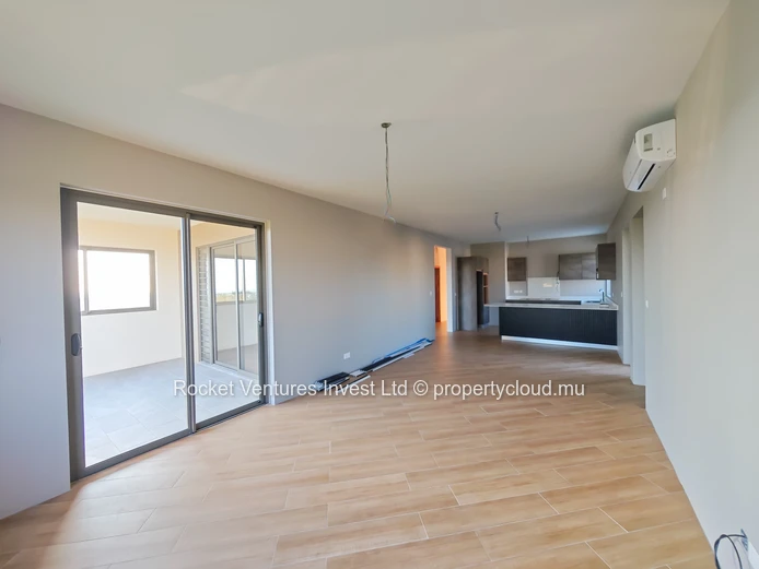 3-Bedroom Penthouse with Rooftop Jacuzzi and Sea View in Flic en Flac, West