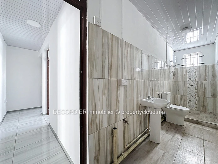 À Louer – Immeuble commercial de 4 Lots à Grand Baie