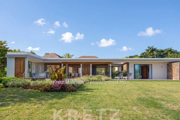 Entre réserve naturelle et golf : une villa contemporaine d'exception