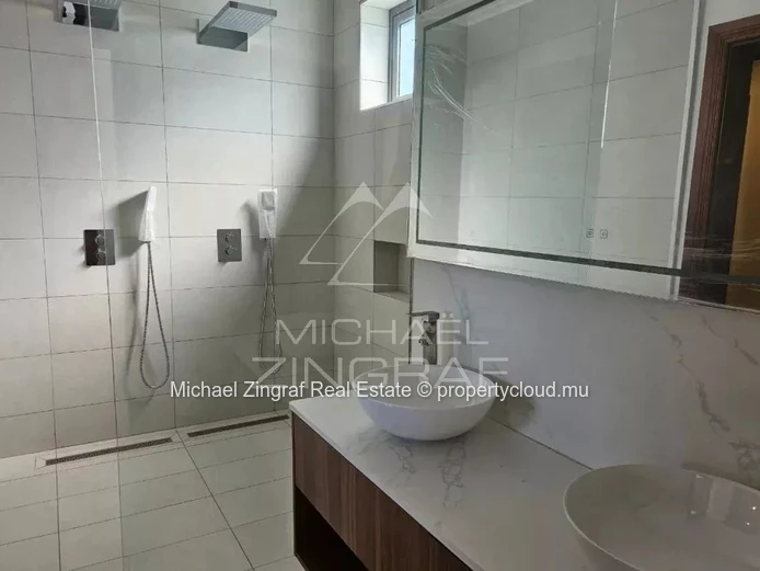 3 bedrooms Garden-Level Apartment in Pointe aux Canonniers