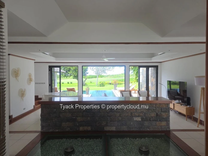 Exceptionnelle villa d architecte 600m2 avec vaste jardin paysager et piscine privée