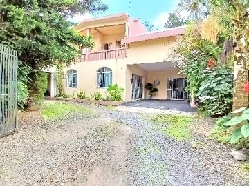 6 Bedroom House