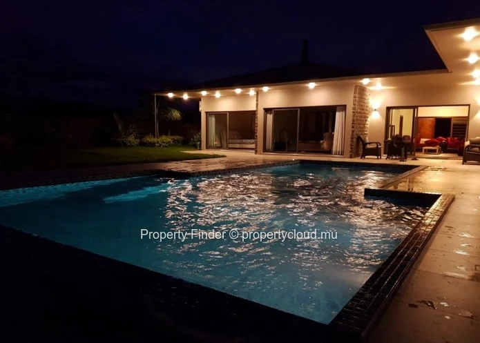 Sumptuous villa for sale in Vieux Grand Port
