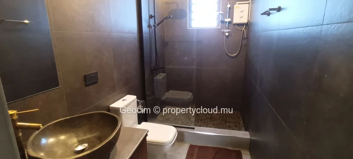 Flic en Flac Dans Morcellement fermé, Maison neuve meublée de 3 càc 3 sdb + studio independant sur 132 toises terrain... (Mandat exclusif)