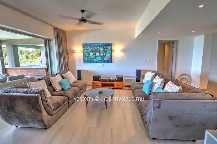 Appartement moderne de 3 chambres avec piscine privée et un accès direct plage 