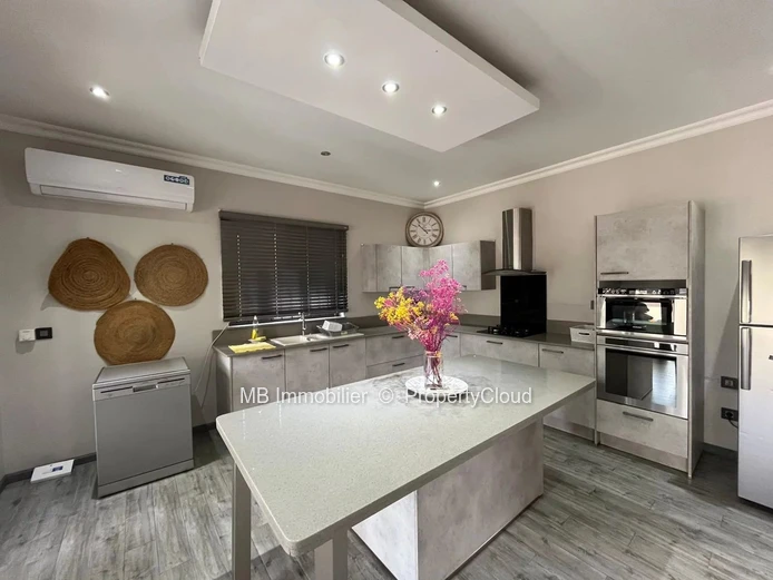 Belle maison de 4 chambres en location.