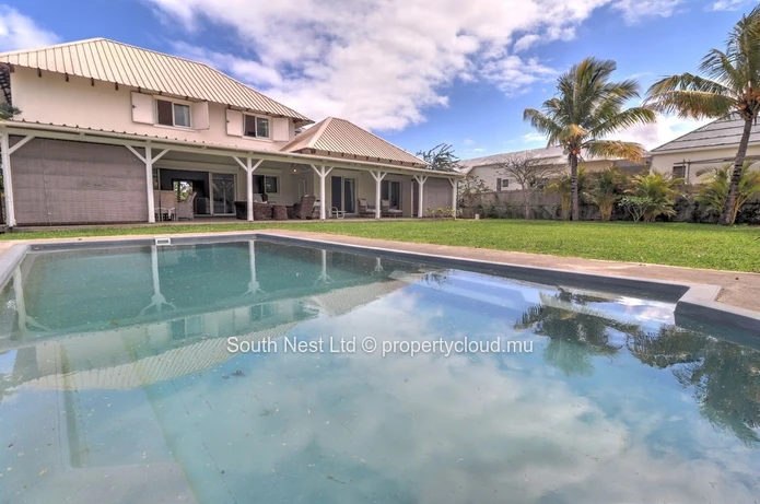 4-bed family house in a prestigious estate.