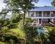 Luxurious Villa with Breath-taking Panoramic Sea Views 
