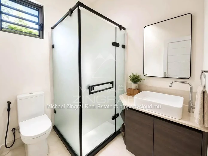Élégant Appartement 3 Chambres avec Rooftop Privé à Flic en Flac