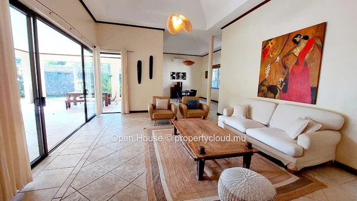 Elegant 4-Bedroom Residence for Rent in Bain Boeuf