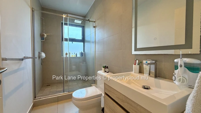 Appartement de 3 Chambres en Location – À 2 Pas de la Plage de La Preneuse