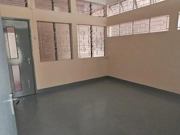 Office for rent in Port-Louis - Nearby parking facilities