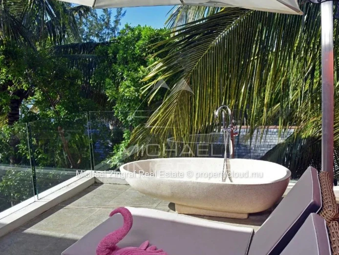 Elegant 2-Bedroom Beachfront Apartment in Pereybere