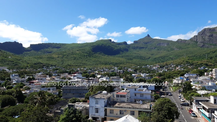 À LOUER – Appartement meublé de 3 chambres à Port-Louis (près de la rue Labourdonnais)