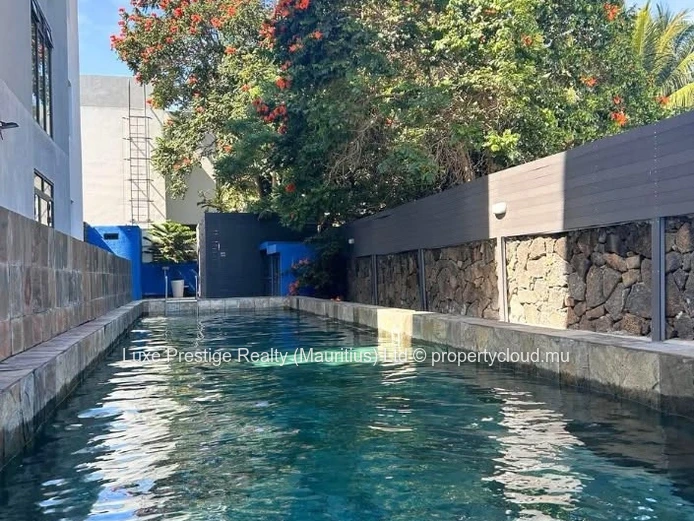 3-Bedroom Apartment for Rent in Pereybère | Communal Pool | 2 Minutes from Pereybère Beach