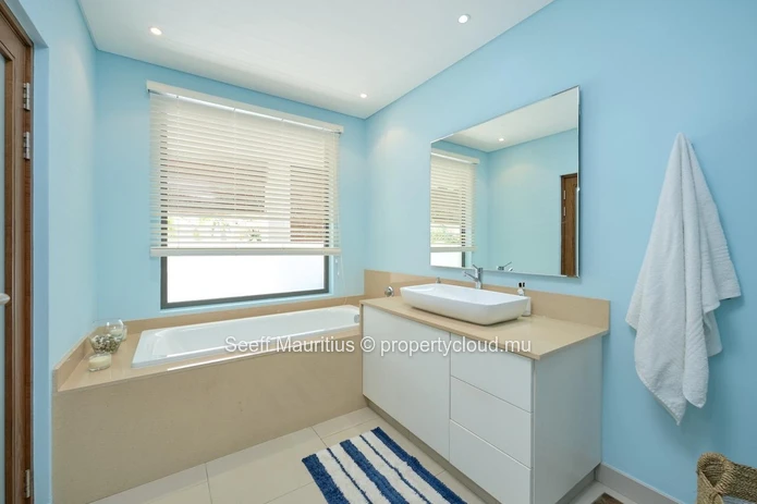 Exclusive Villa in Bain Boeuf: Perfect for Beach Lovers