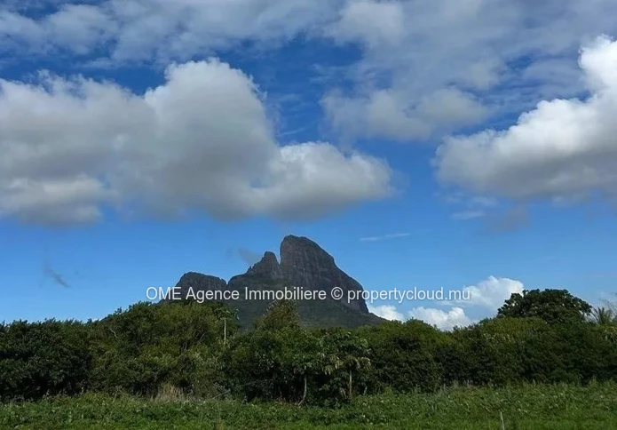Terrain résidentiel de 7 498 m² | Fort potentiel d'investissement