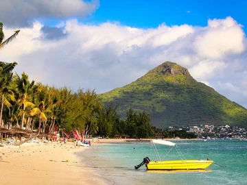 Incredible 4 bedroom villa with direct beach access