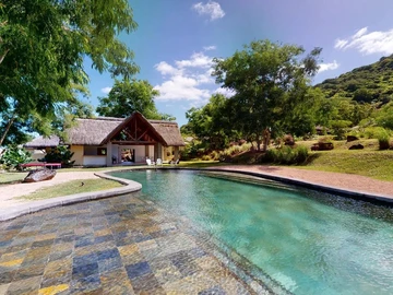 5 Bedroom Villa