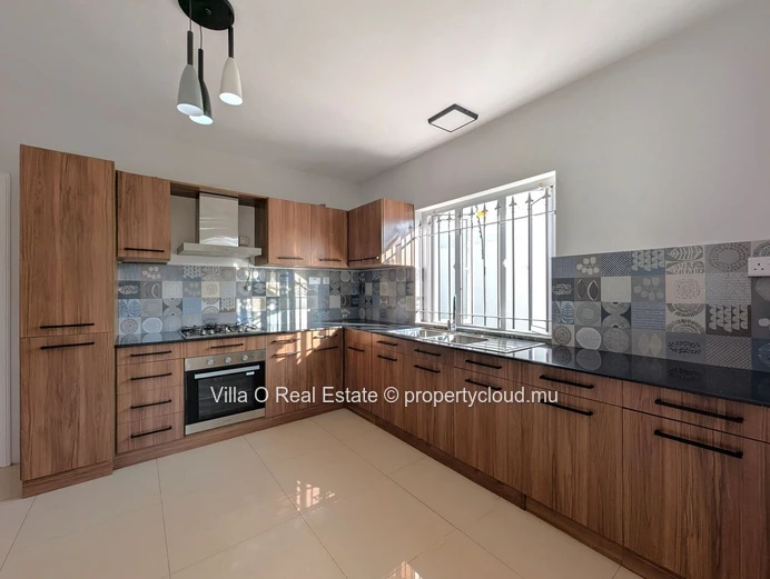Close to Intermart Calodyne and the beaches, welcomed at the parking area by a lovely landscaped garden, bright furni...