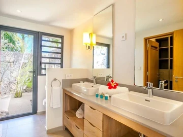 5 Bedroom Villa