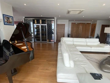 6 Bedroom Apartment