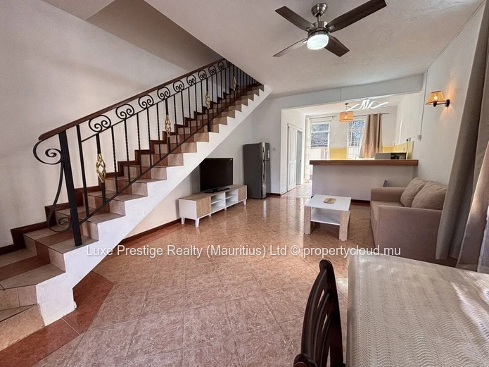 Townhouse Entièrement Rénové de 2 Chambres à Louer à Mont Choisy | À 2 Minutes à Pied de la Plage avec Piscine Commune