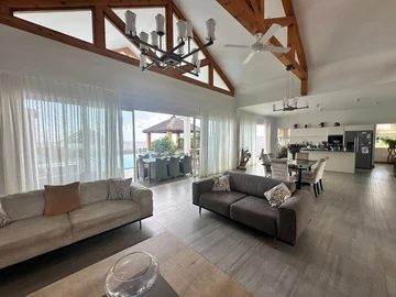 4 Bedroom Villa