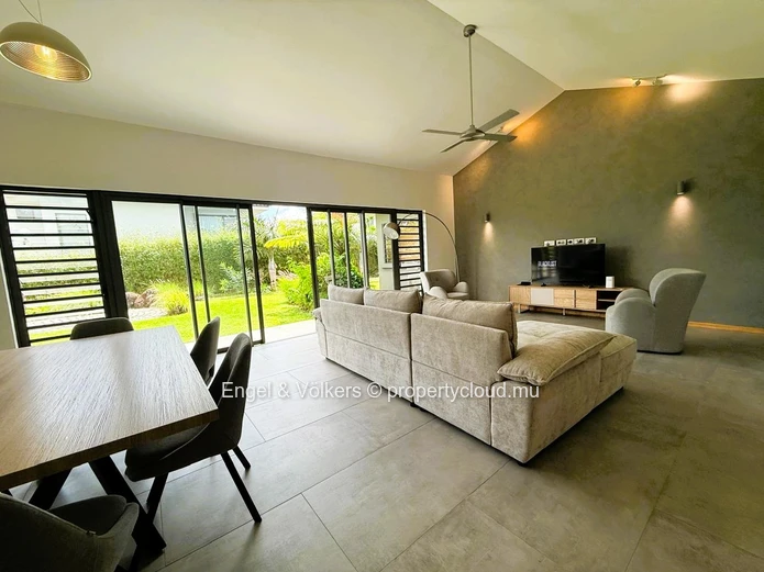 Luxury 4 bedroom Villa with garden and swimming pool for rent in Moka