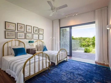 5 Bedroom Villa