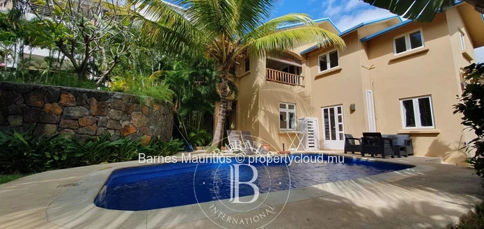 TAMARIN – Spacious Character Villa – 4 Bedrooms