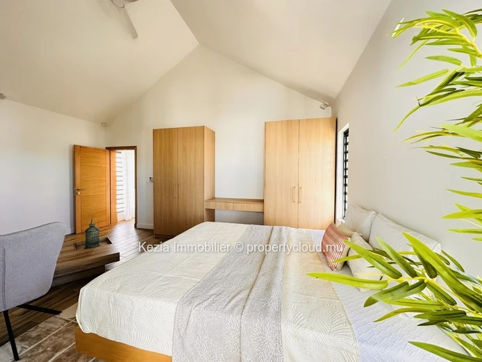 Contemporary Villa With High-End Amenities