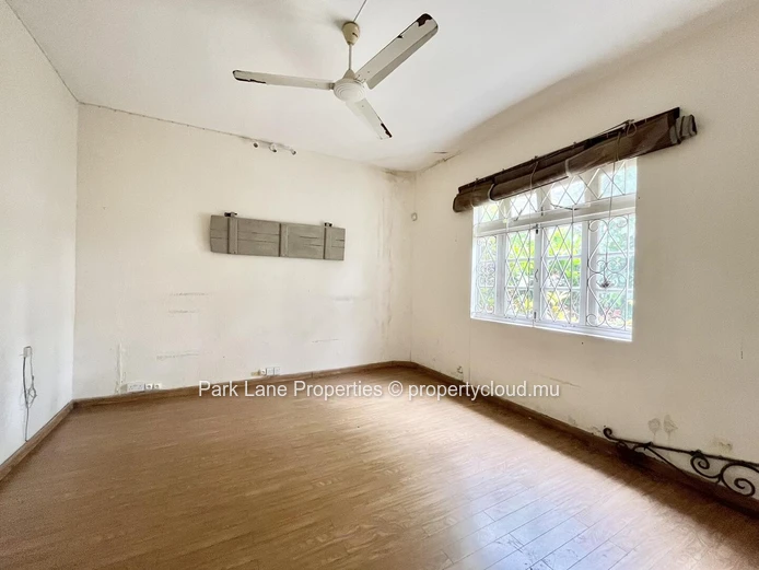 Two independent houses with commercial potential – Perfect for a large family or office space in Curepipe