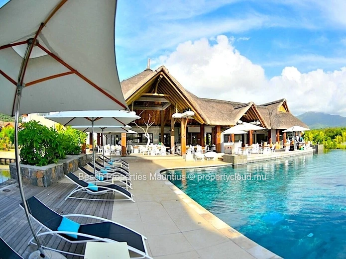 Stunning Waterfront Apartment at La Balise Marina, Black River