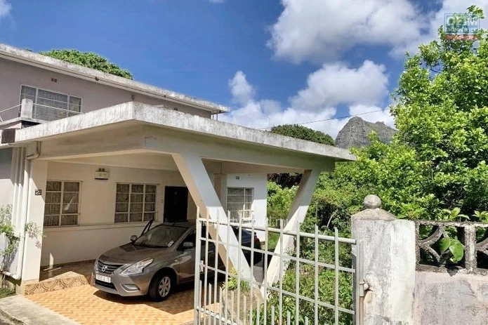 Quatre Bornes à vendre terrain de 2047 m² proche de la Louise idéal Promoteur.